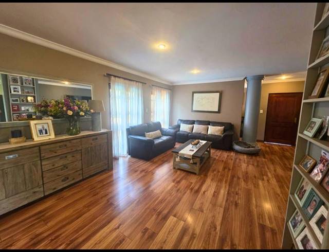 3 BEDROOM TOWNHOUSE FOR SALE IN FAERIE GLEN